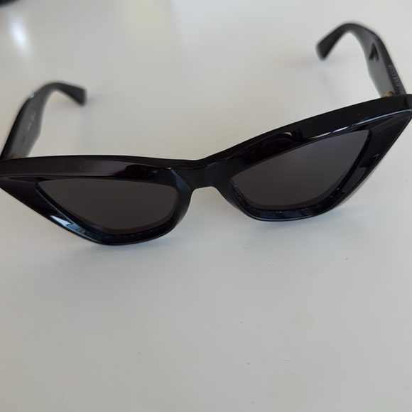 BOTTEGA VENETTA Black Cat-Eye Sunglasses - Picture 8 of 10